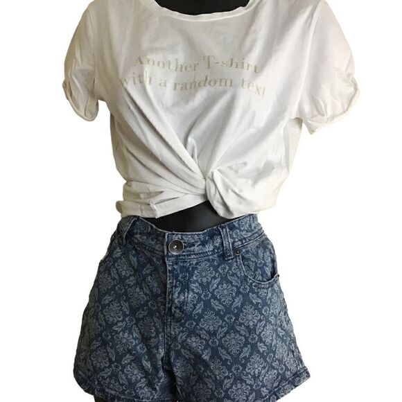 OLD NAVY SHORTS Size 6 - Picture 3 of 6